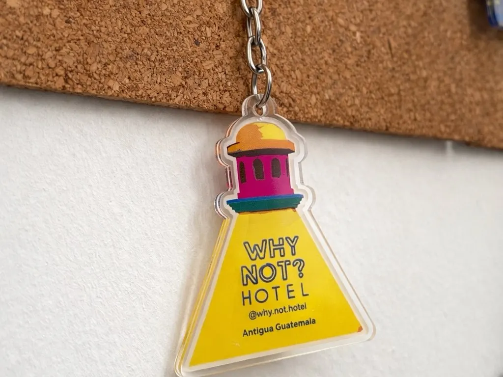 Llavero acrílico personalizado New Print, diseño Why Not Hotel