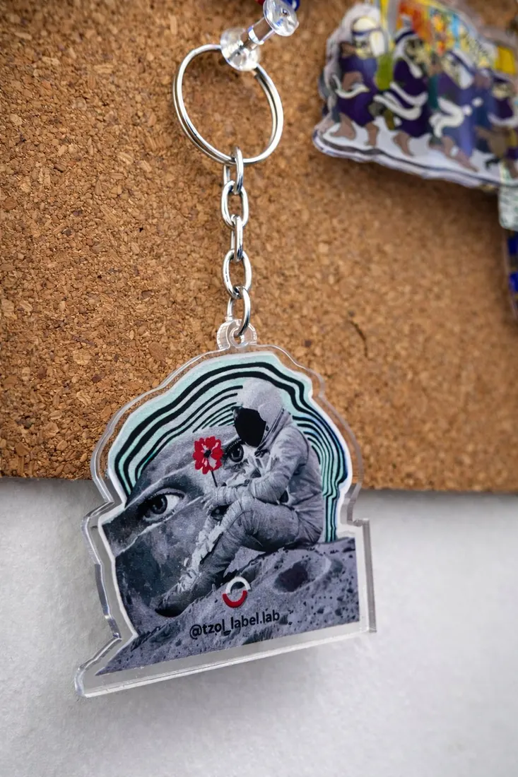 Llavero acrílico diseño astronauta