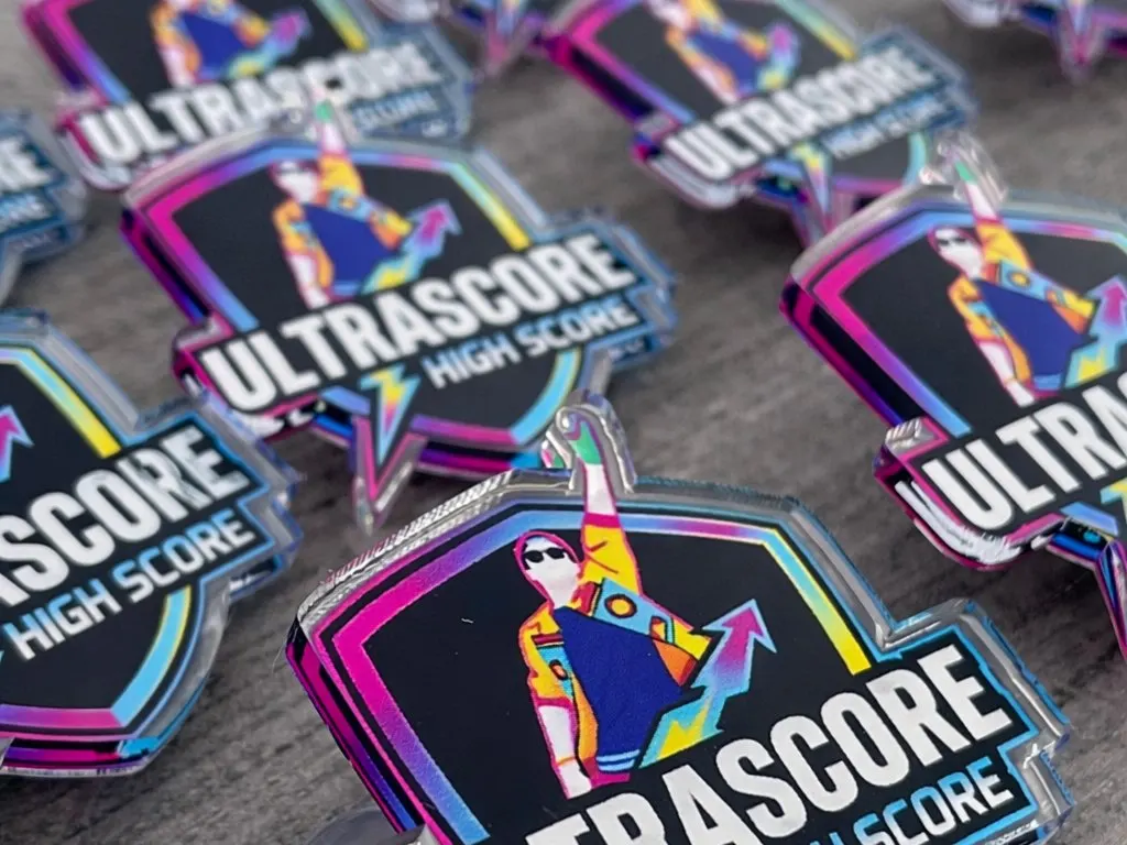 Pines acrílicos personalizados New Print con borde holográfico